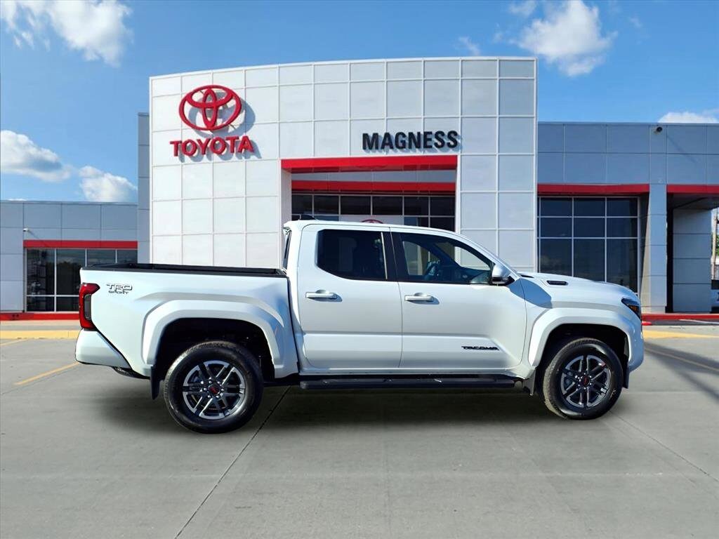 2024 Toyota Tacoma photo 2