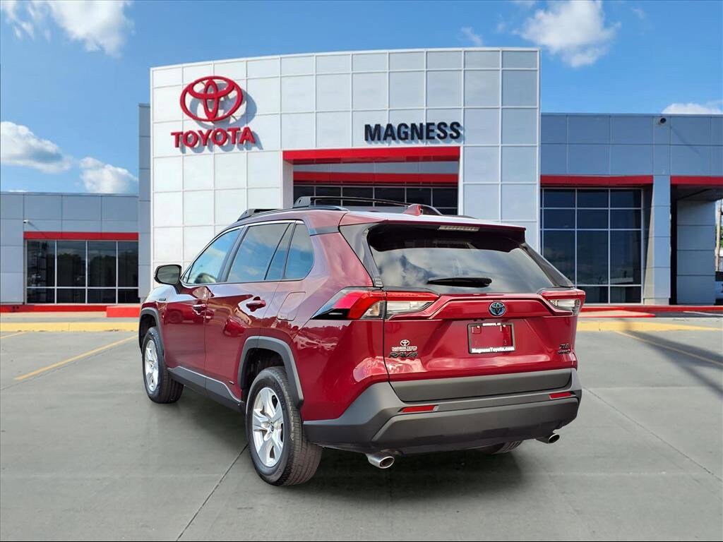 2021 Toyota RAV4 Hybrid XLE photo 3