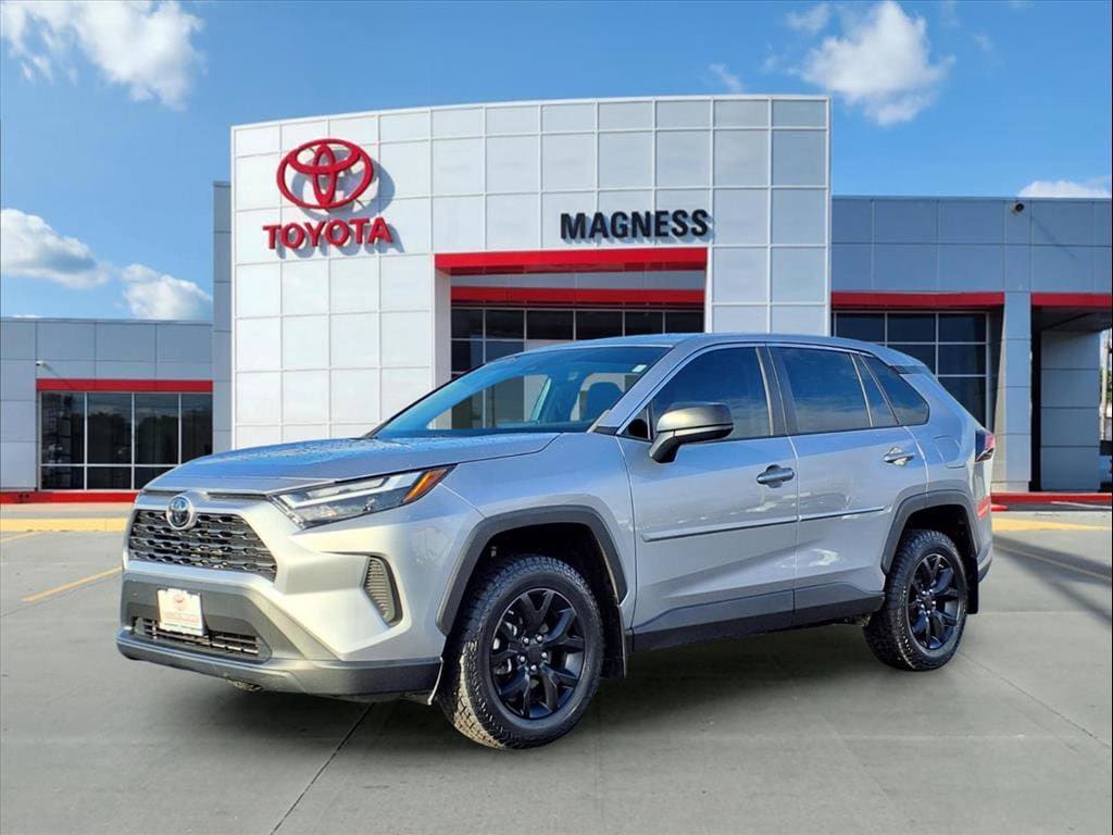 2023 Toyota RAV4 LE's photo
