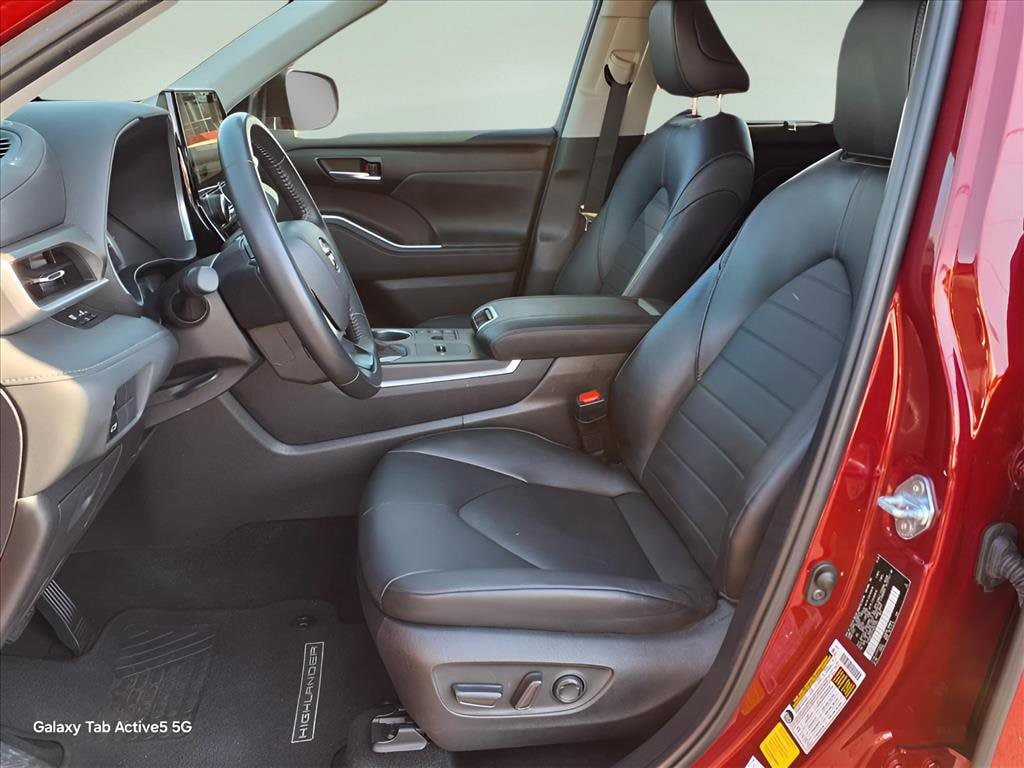 2025 Toyota Highlander XLE - Photo 13