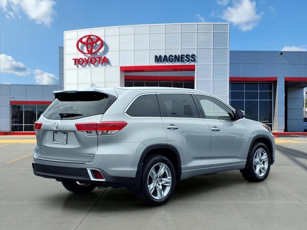 Used 2017 Toyota Highlander Limited V6 SUV