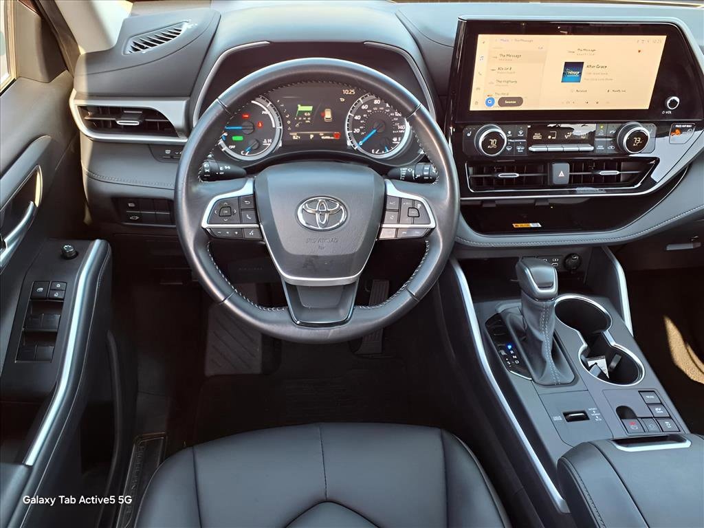 2025 Toyota Highlander XLE - Photo 16