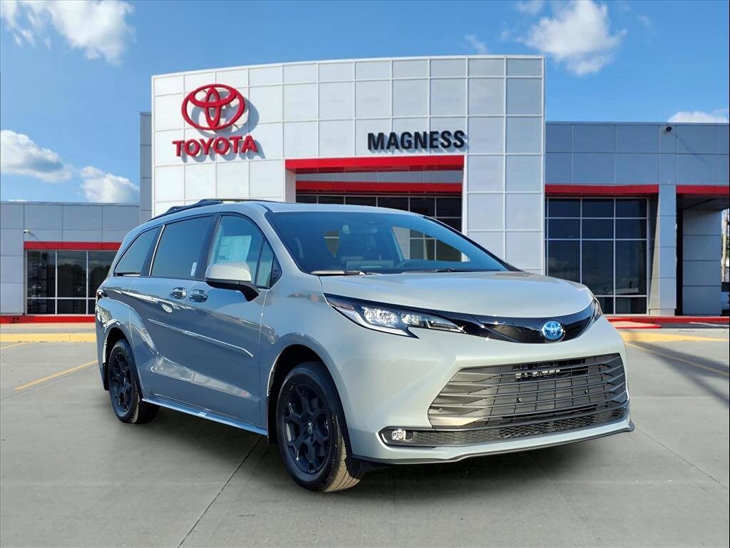 2025 Toyota Sienna Woodland Edition photo 2