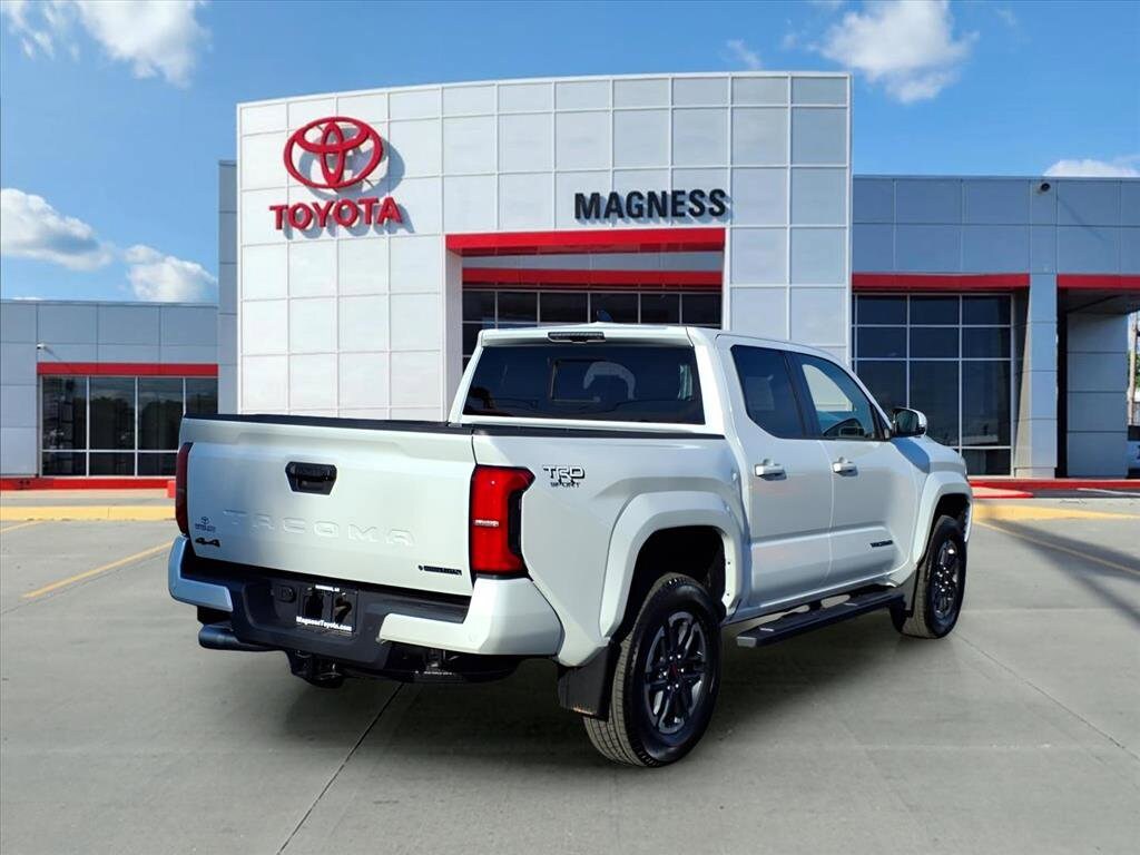 2024 Toyota Tacoma photo 3