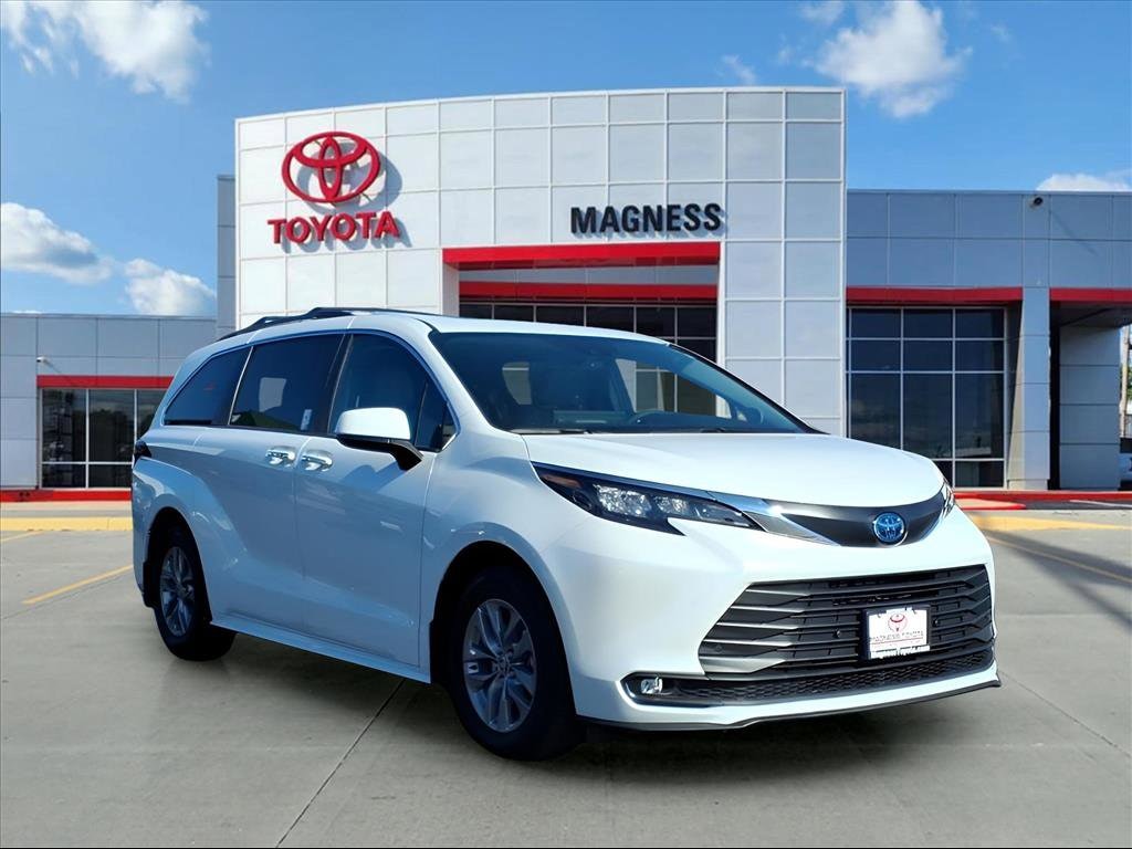 Used 2025 Toyota Sienna XLE Van Passenger Van
