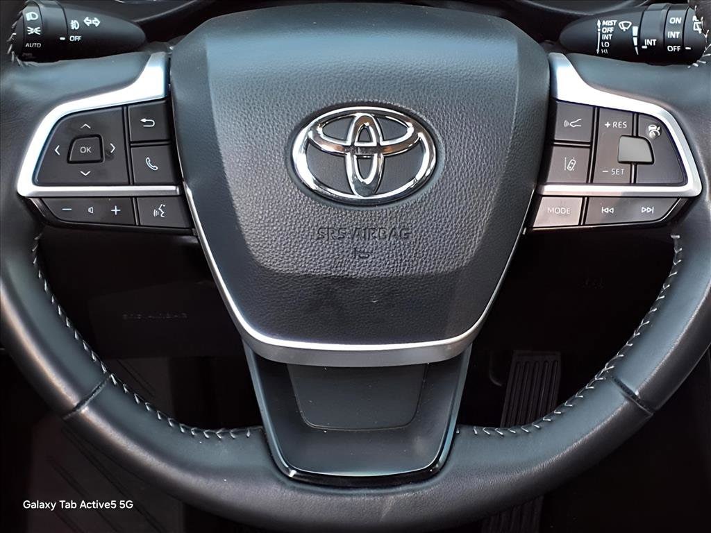 2025 Toyota Highlander XLE - Photo 17