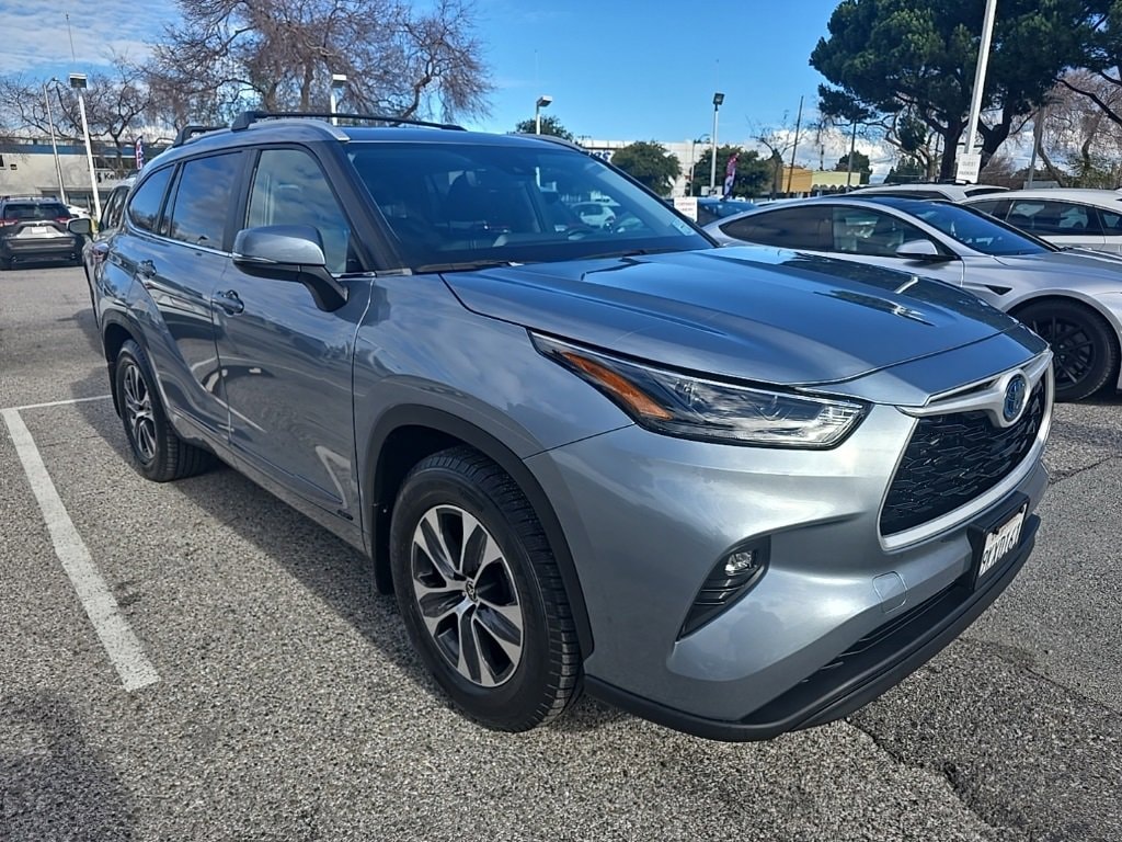2024 Toyota Highlander XLE's photo