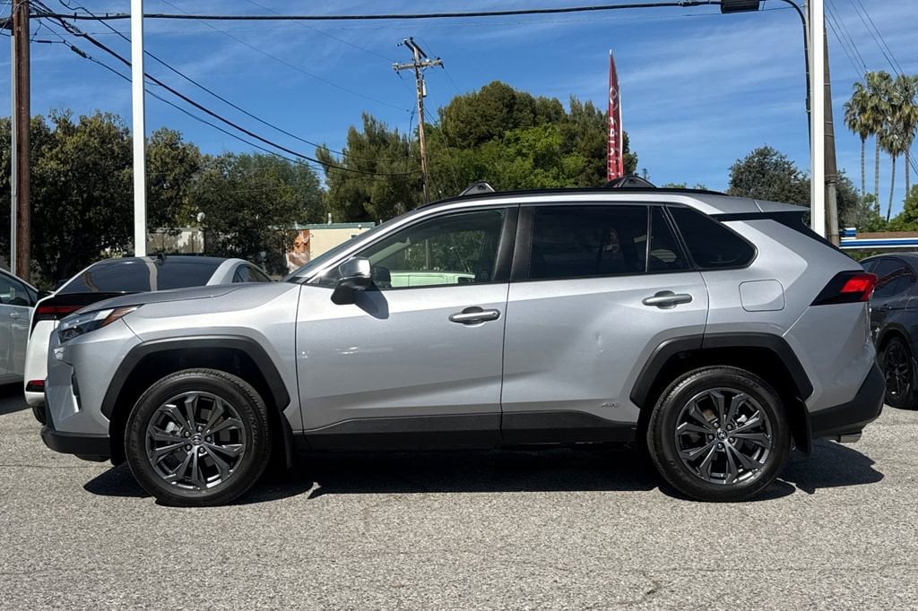2024 Toyota RAV4 Hybrid XLE Premium photo 5
