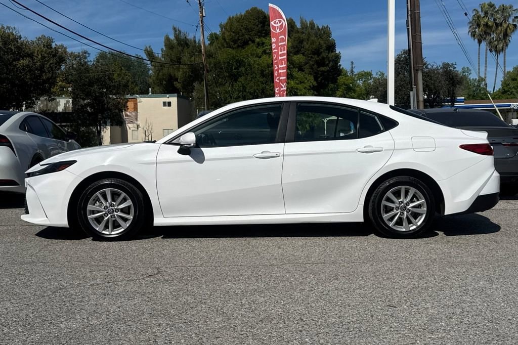 2025 Toyota Camry LE photo 5