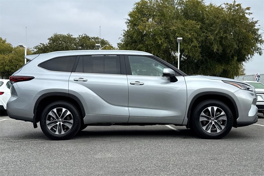 Certified 2025 Toyota Highlander Hybrid XLE Sport Utility