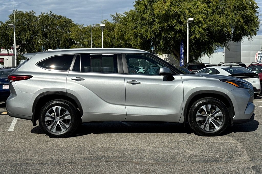 2023 Toyota Highlander Limited Platinum XLE XSE photo 2