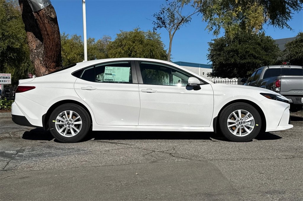 2026 Toyota Camry LE photo 4