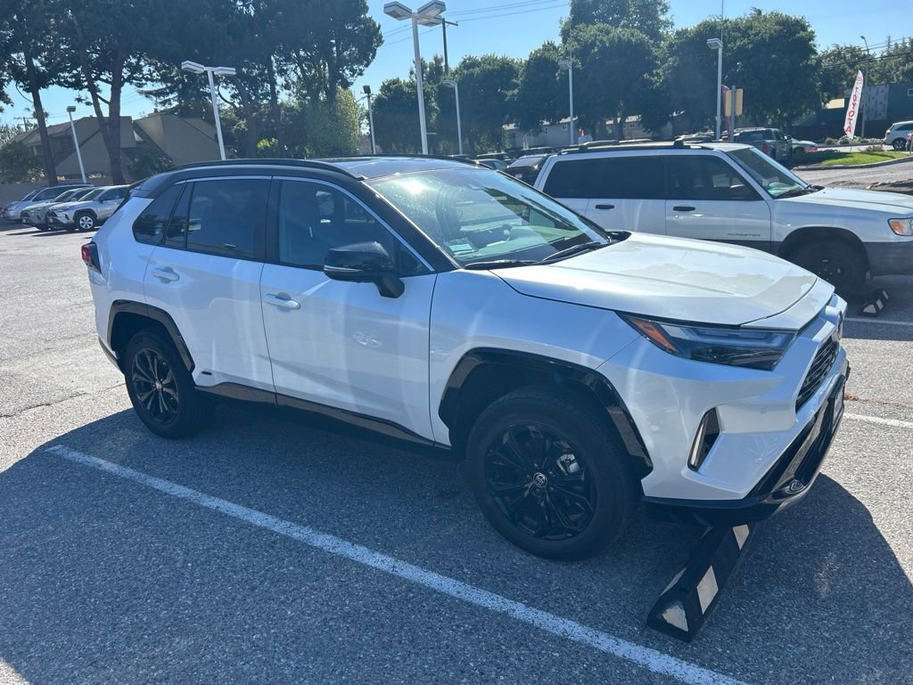 2025 Toyota RAV4 Hybrid XSE photo 2
