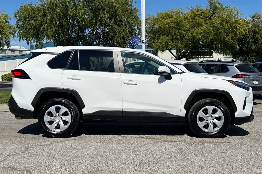 2024 Toyota RAV4 LE photo 3