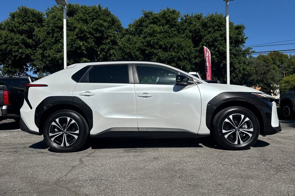 2024 Toyota bZ4X XLE photo 2