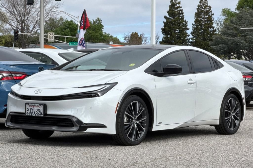 2024 Toyota Prius Limited photo 6