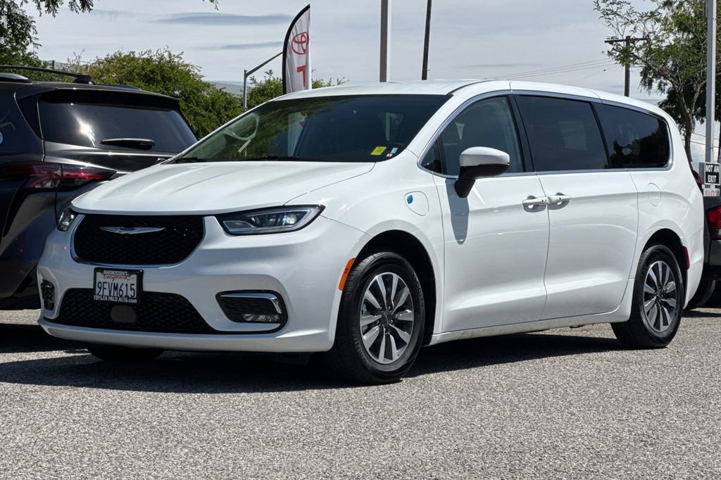 2023 Chrysler Pacifica Hybrid Touring L photo 6