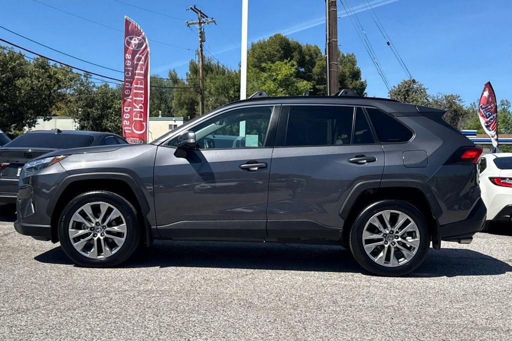 2023 Toyota RAV4 XLE Premium photo 5