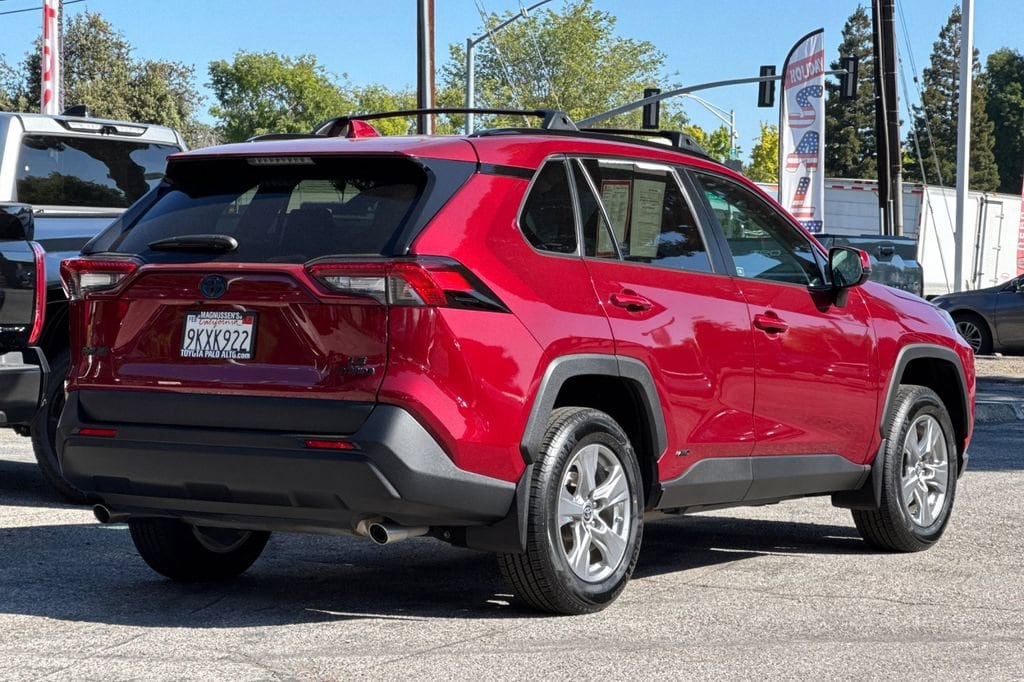 2024 Toyota RAV4 Hybrid LE photo 3