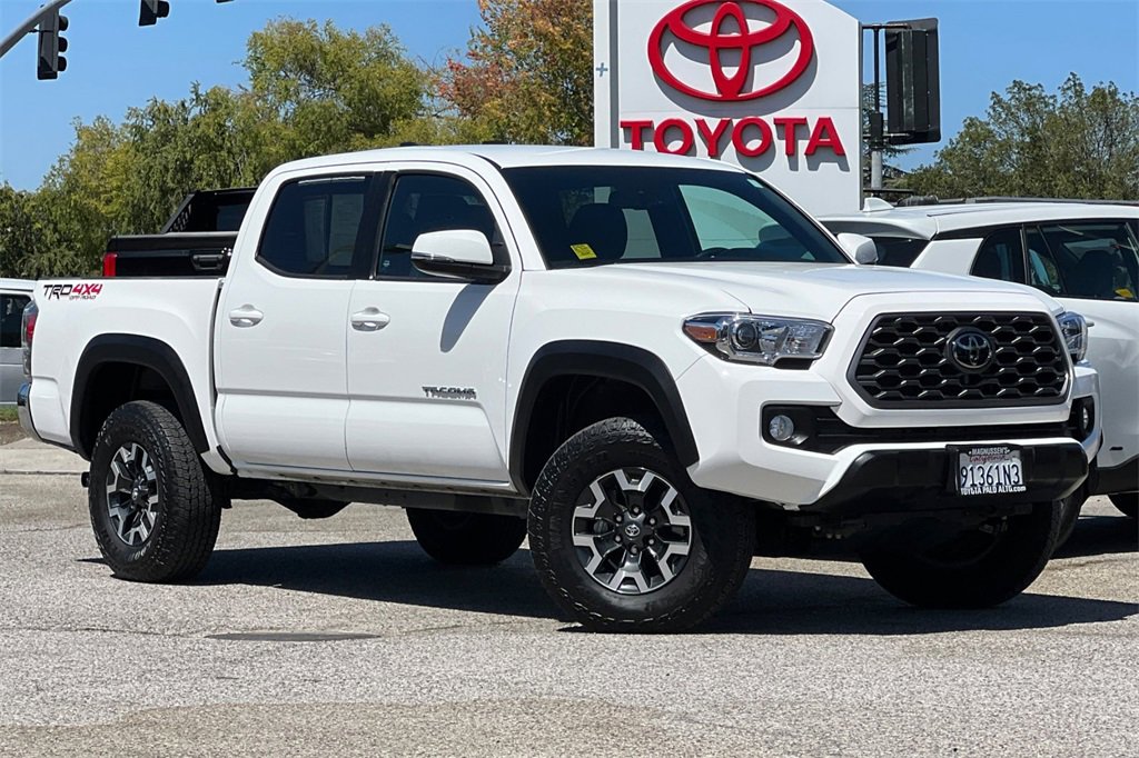 2022 Toyota Tacoma TRD Off-Road photo 2