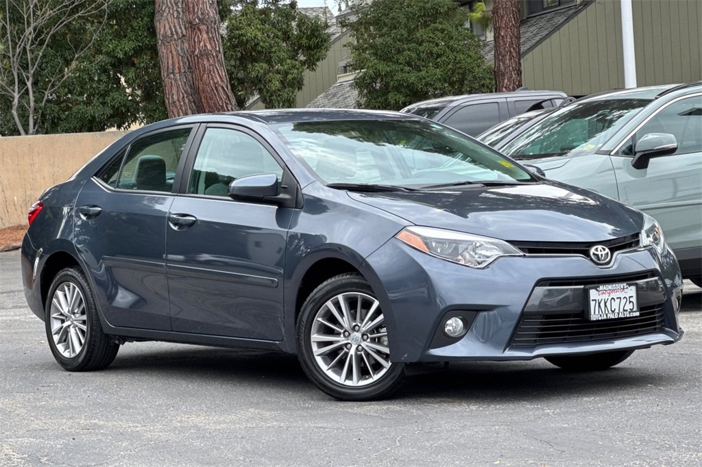 2015 Toyota Corolla LE Plus photo 2