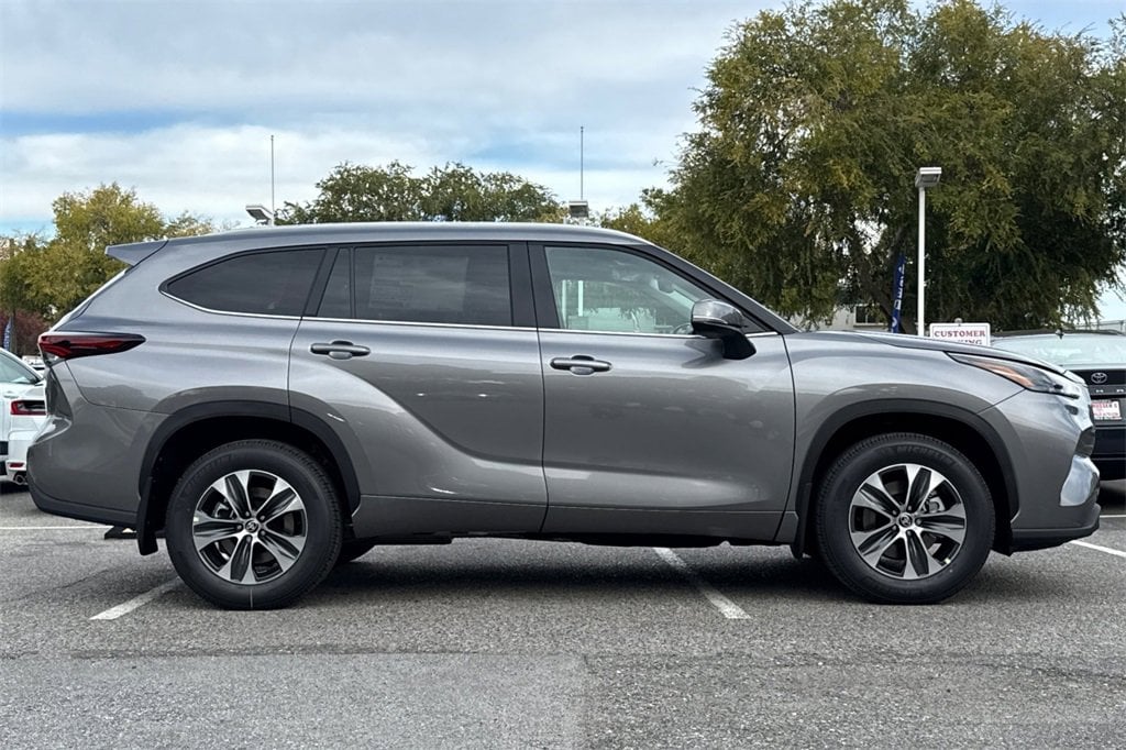 New 2026 Toyota Highlander XLE SUV
