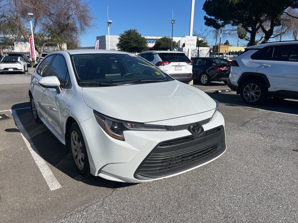 2025 Toyota Corolla LE's photo