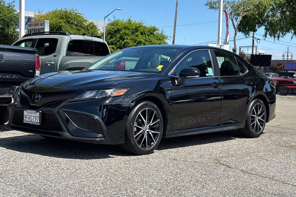 2023 Toyota Camry SE photo 6