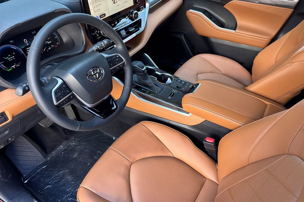 2026 Toyota Highlander Hybrid Platinum photo 6