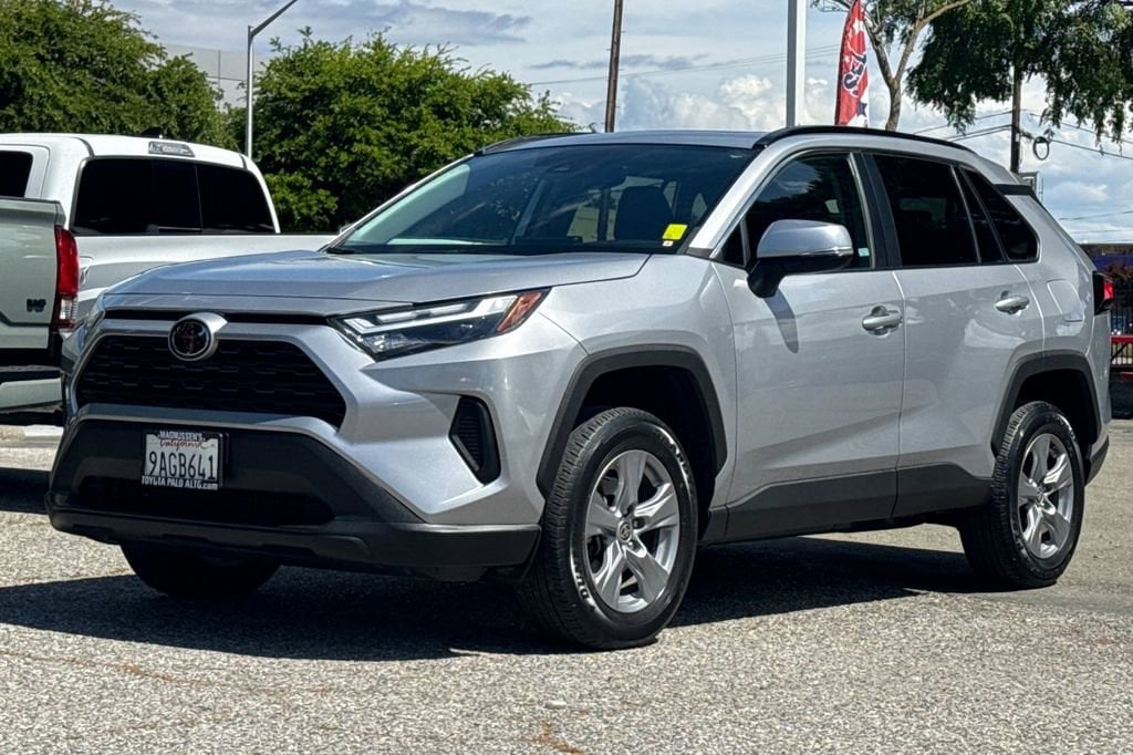2022 Toyota RAV4 XLE photo 6