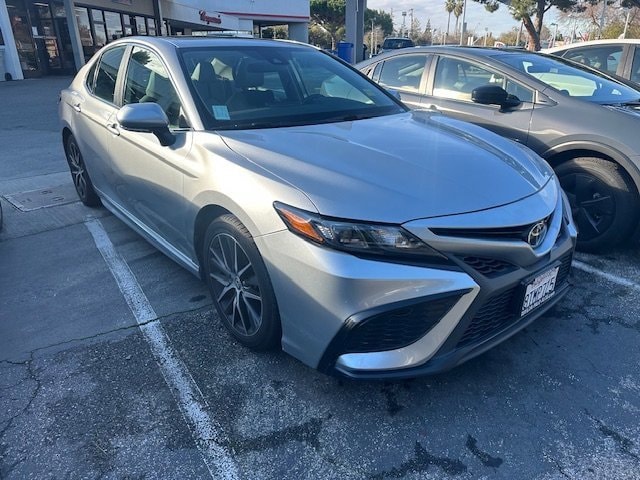 2021 Toyota Camry SE's photo