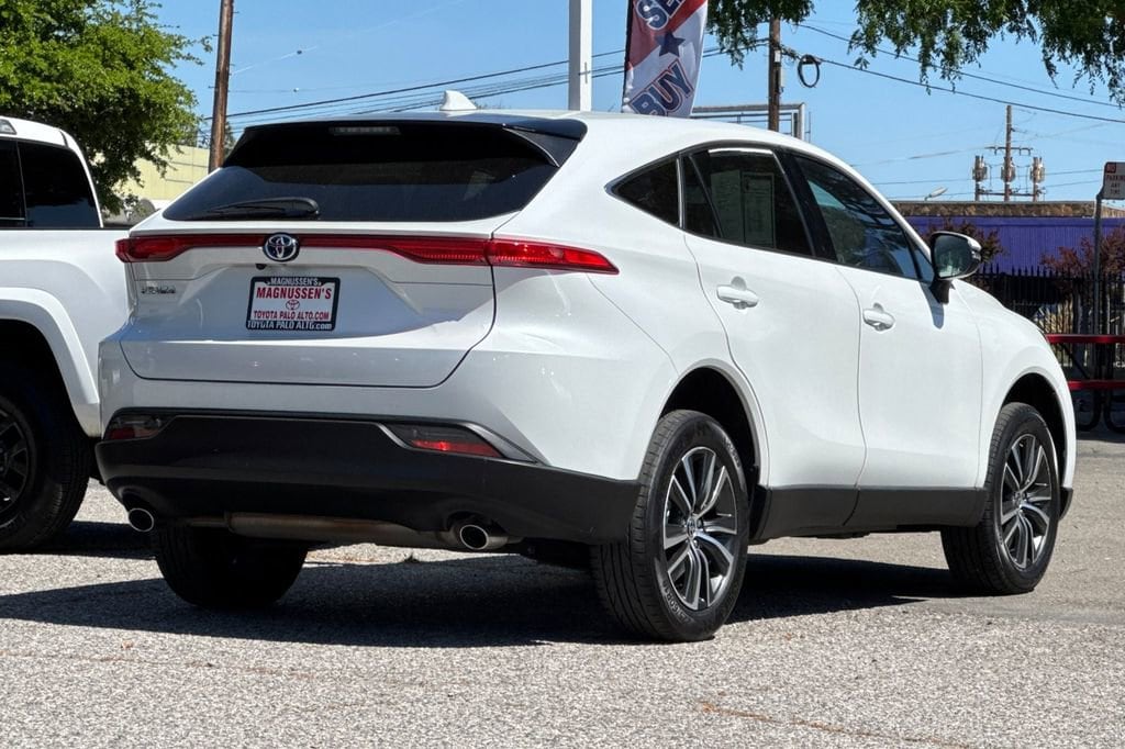 2024 Toyota Venza LE photo 2