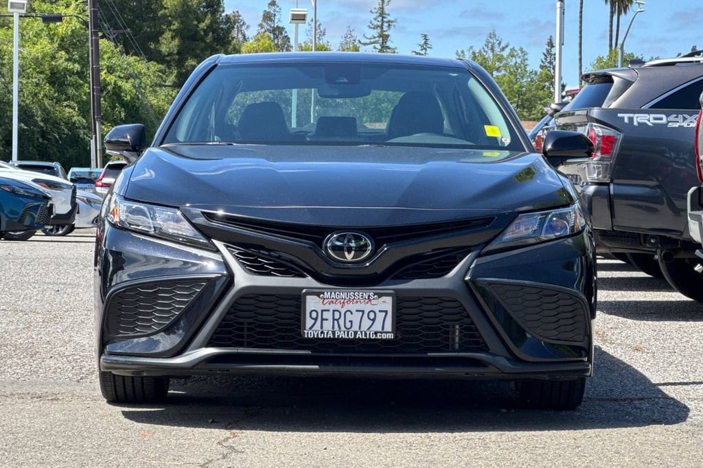 2023 Toyota Camry SE photo 3