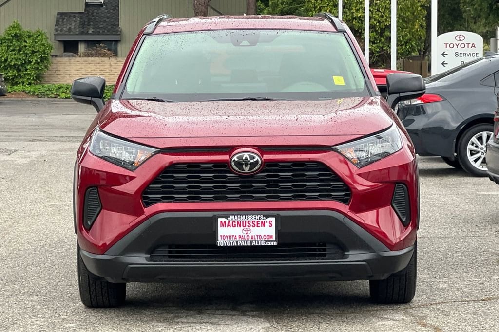 2021 Toyota RAV4 LE photo 3