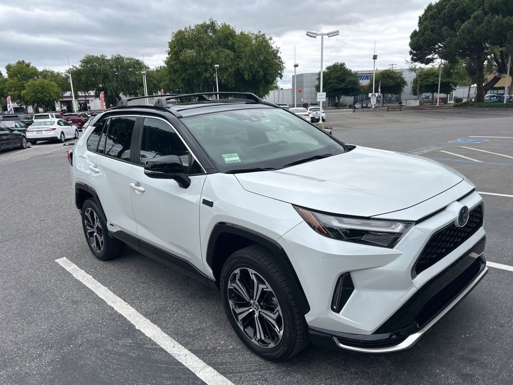 2023 Toyota RAV4 Prime XSE photo 2