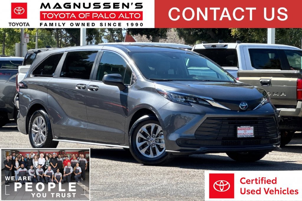 2025 Toyota Sienna LE