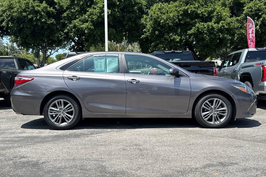 Used 2016 Toyota Camry SE Sedan