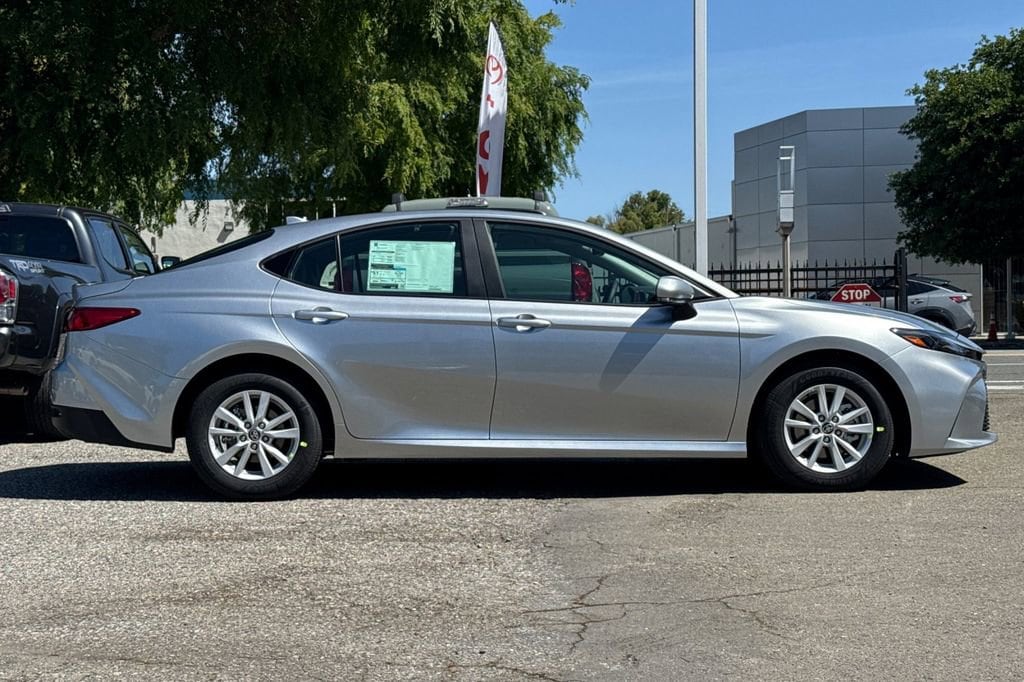 2026 Toyota Camry LE photo 4