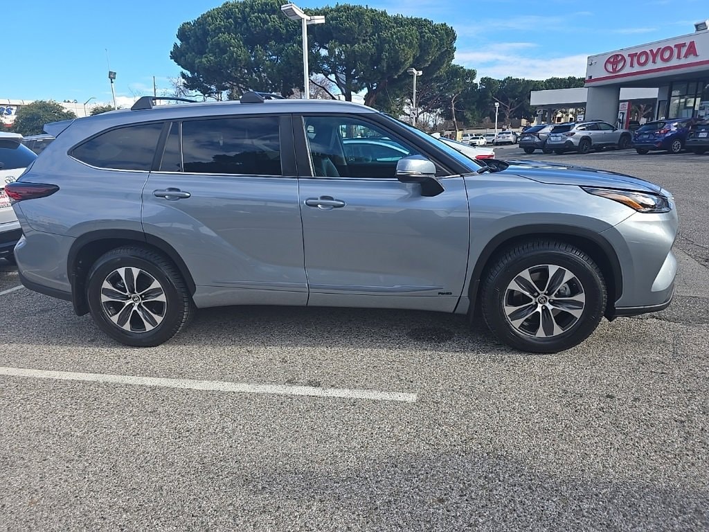 Used 2024 Toyota Highlander Hybrid XLE Sport Utility