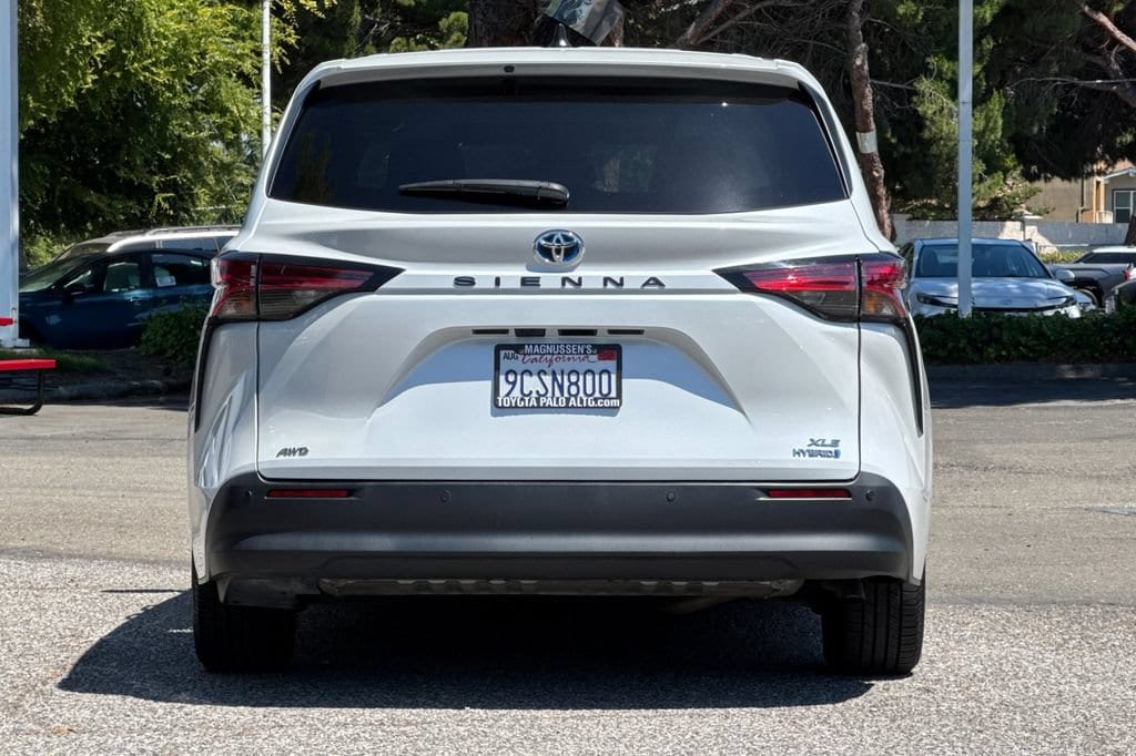 Certified 2022 Toyota Sienna XLE Passenger Van