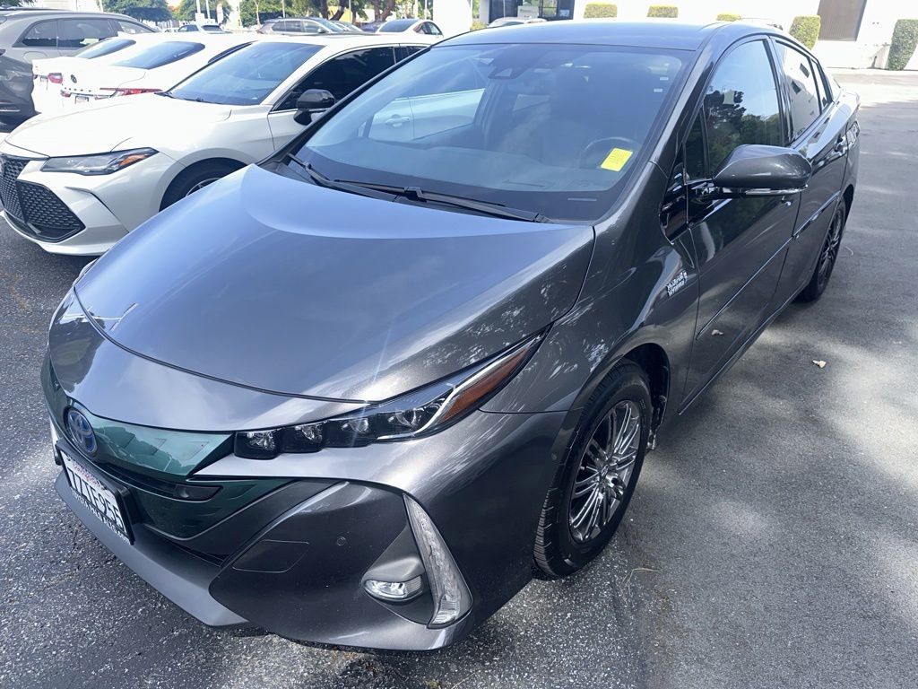 2017 Toyota Prius Prime Advanced photo 2