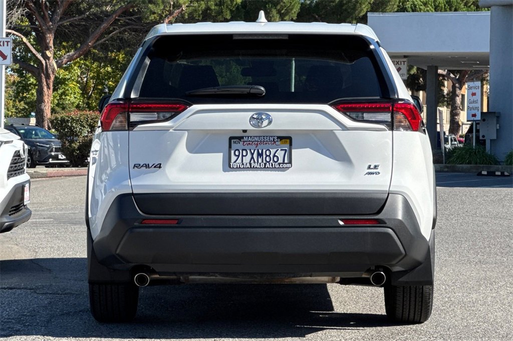 2024 Toyota RAV4 LE photo 3