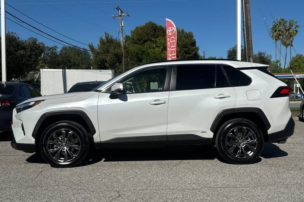 2023 Toyota RAV4 Hybrid XLE Premium photo 4