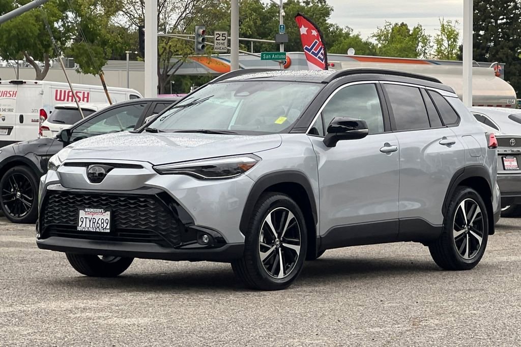 2025 Toyota Corolla Cross Hybrid XSE photo 6