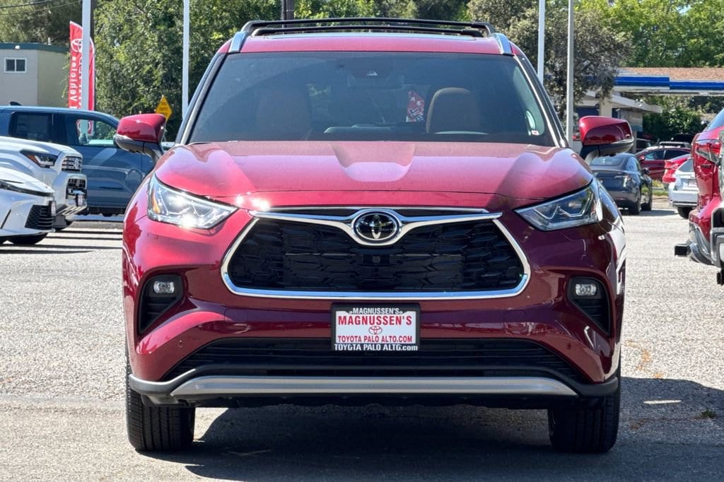2026 Toyota Highlander Hybrid Platinum photo 2