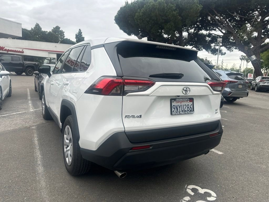 2024 Toyota RAV4 LE photo 4
