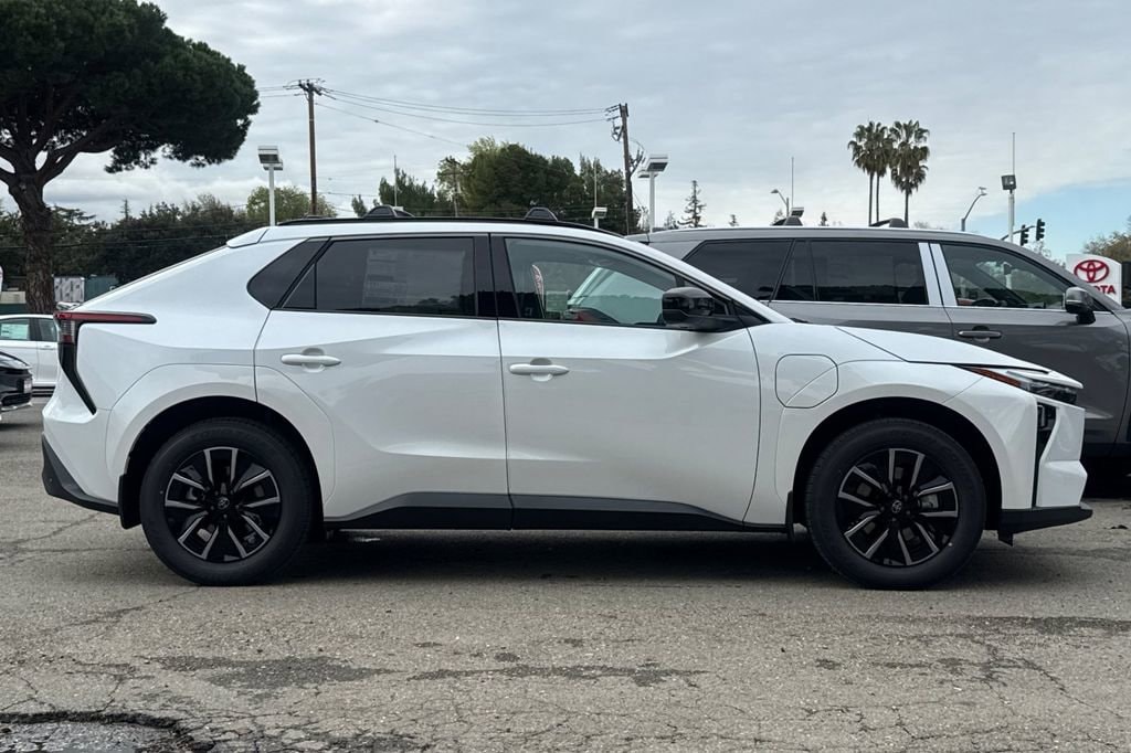 2026 Toyota bZ XLE photo 4