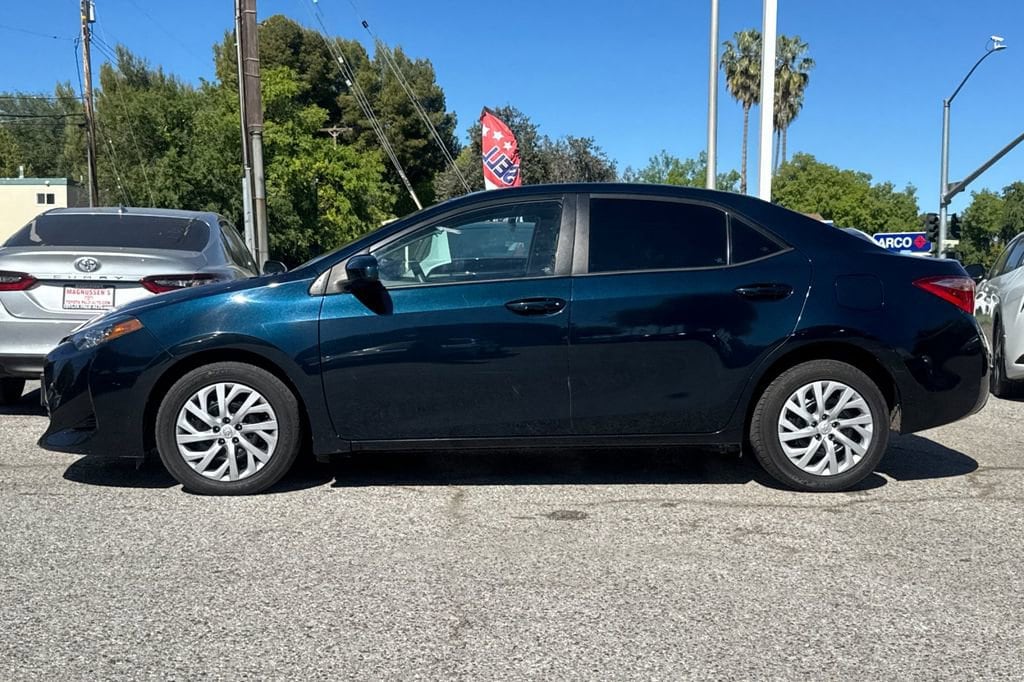 2017 Toyota Corolla LE photo 5