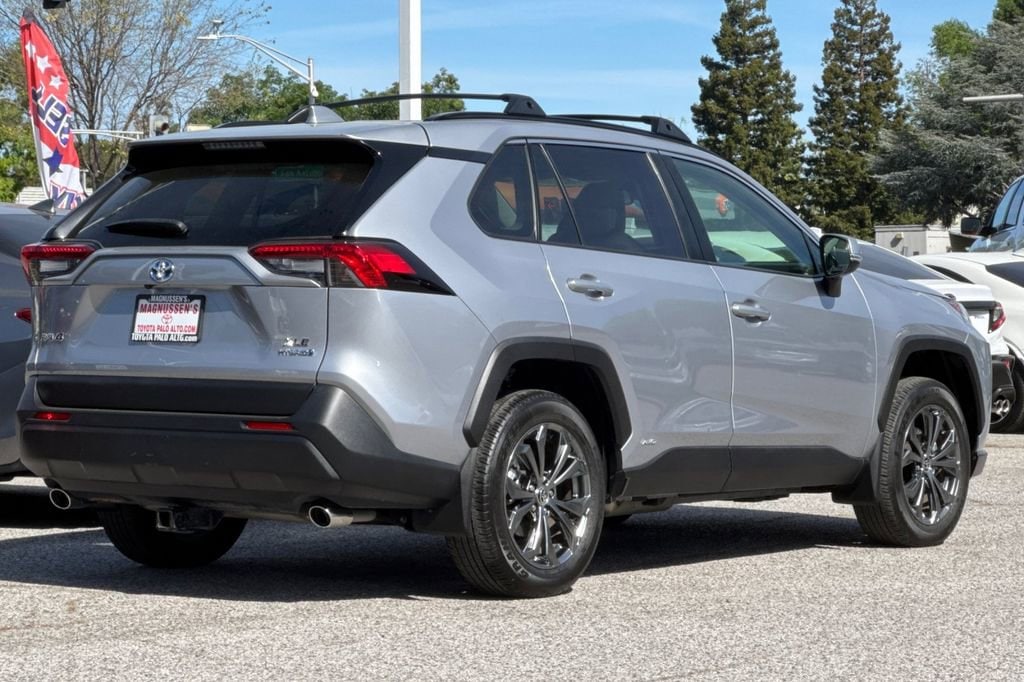 2024 Toyota RAV4 Hybrid XLE Premium photo 2