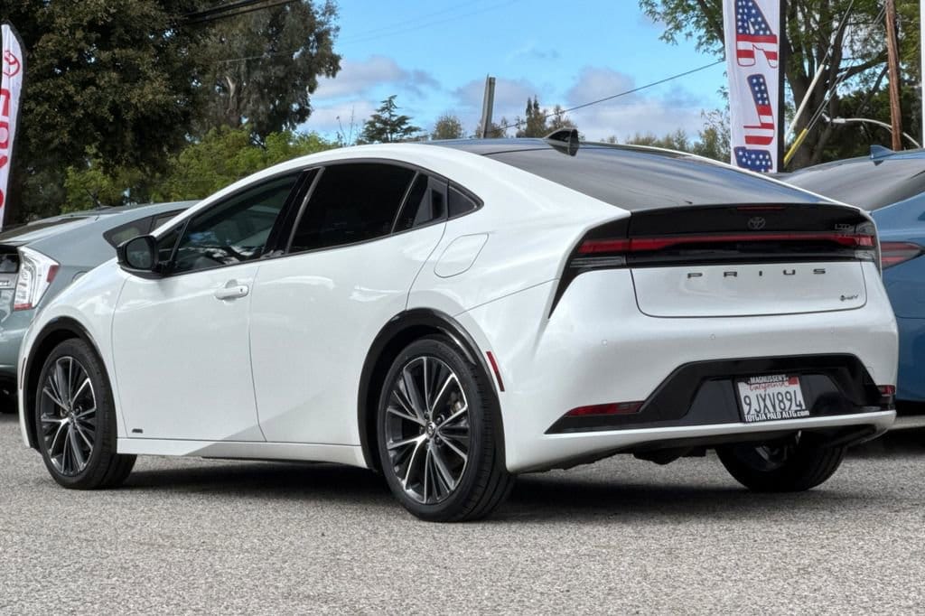 2024 Toyota Prius Limited photo 4
